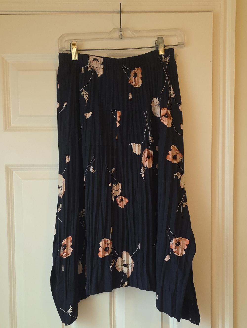 Vince Women Navy Floral Pleated Midi Skirt